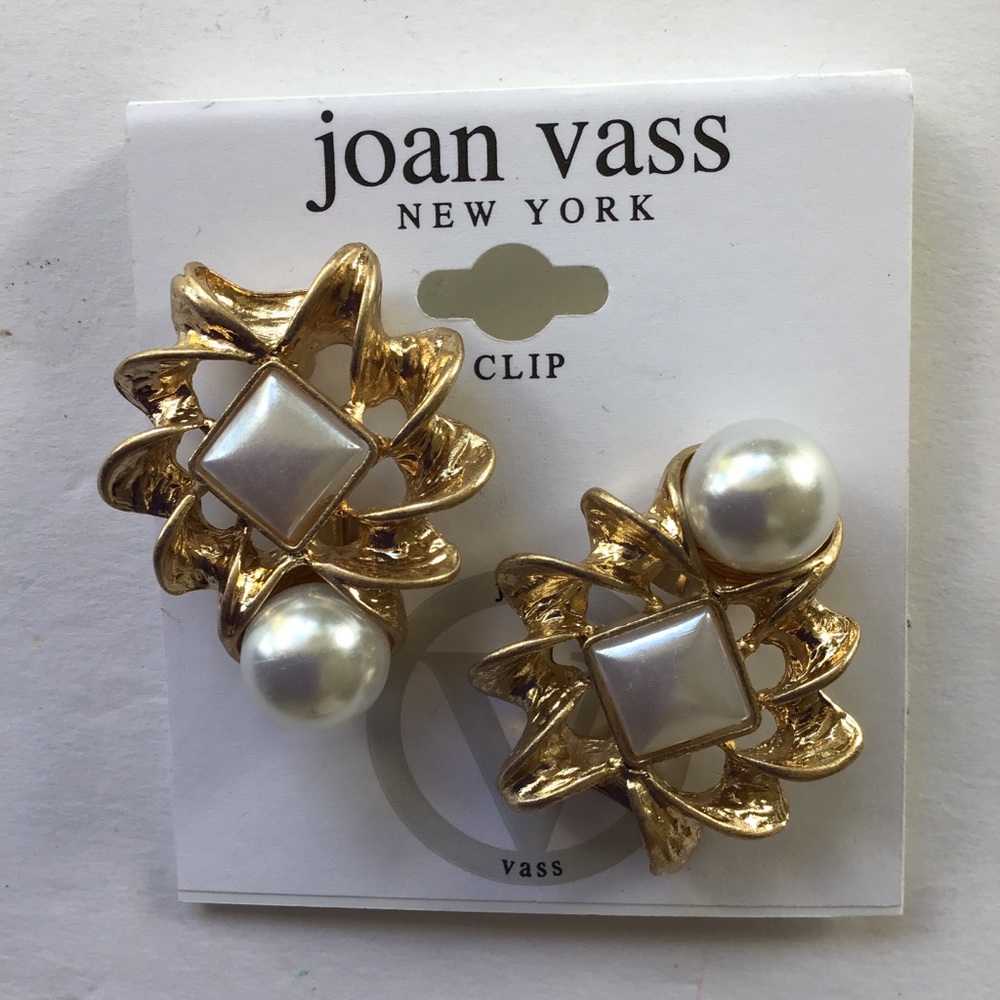 JOAN VASS FAUX PEARL GOLDTONE CLIP ON EARRINGS NWT
